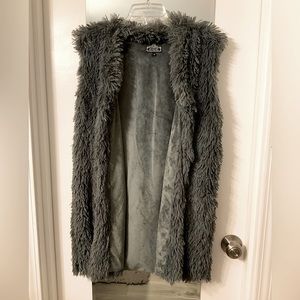 Angie grey fuzzy vest - Size S